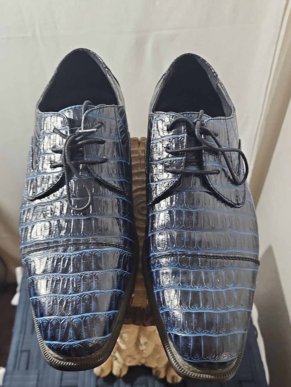 Men's Patent Croc-Embossed Lace-Up Dress Shoes in Metallic Blue